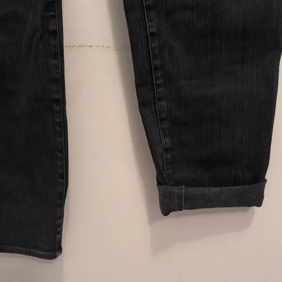 Madewell Stovepipe High-Rise Straight Leg Jeans in Washed Black. Size 31T. - Picture 7 of 11